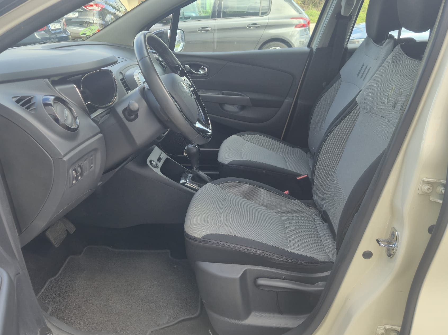 RENAULT Captur Zen TCe 120 EDC