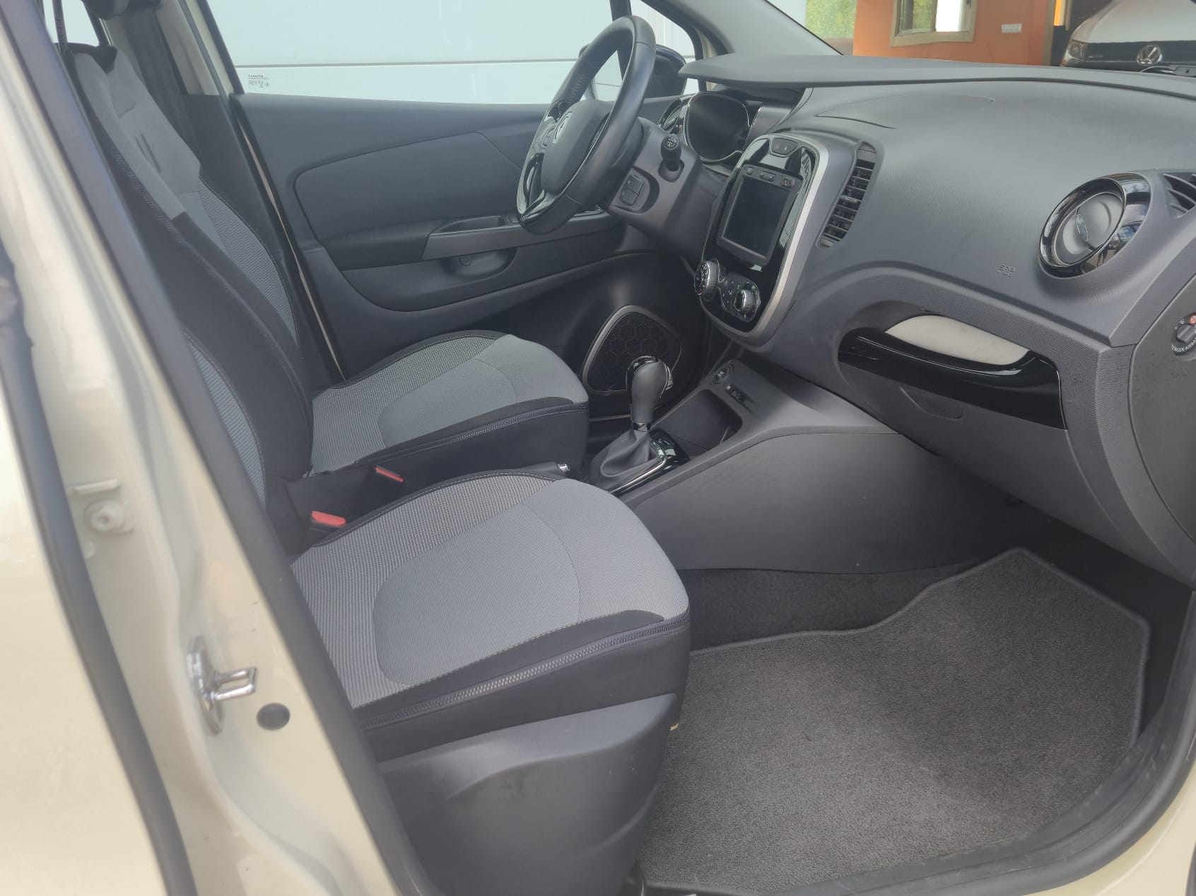 RENAULT Captur Zen TCe 120 EDC