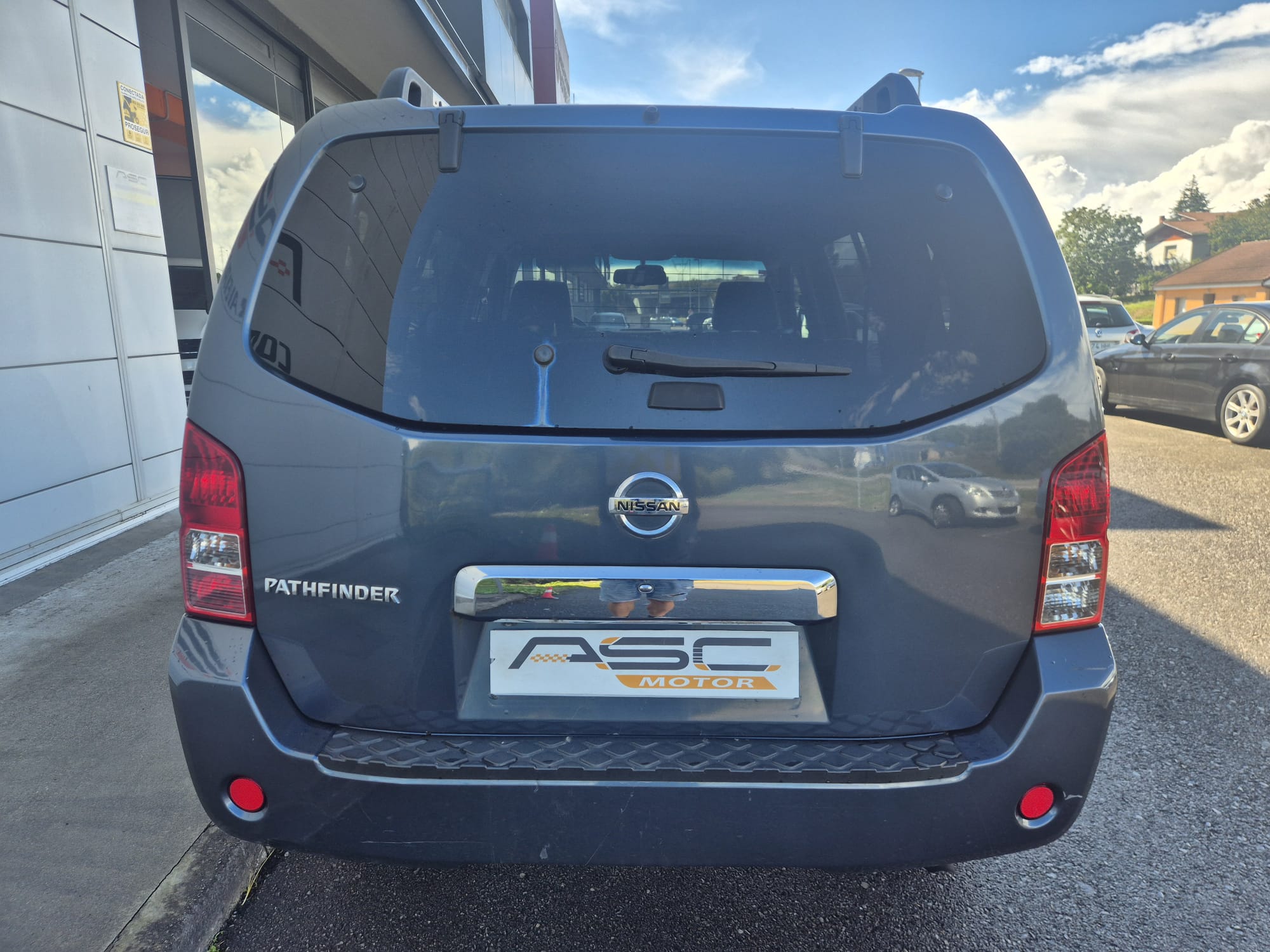 NISSAN Pathfinder 2.5 dCi 171CV SE Auto
