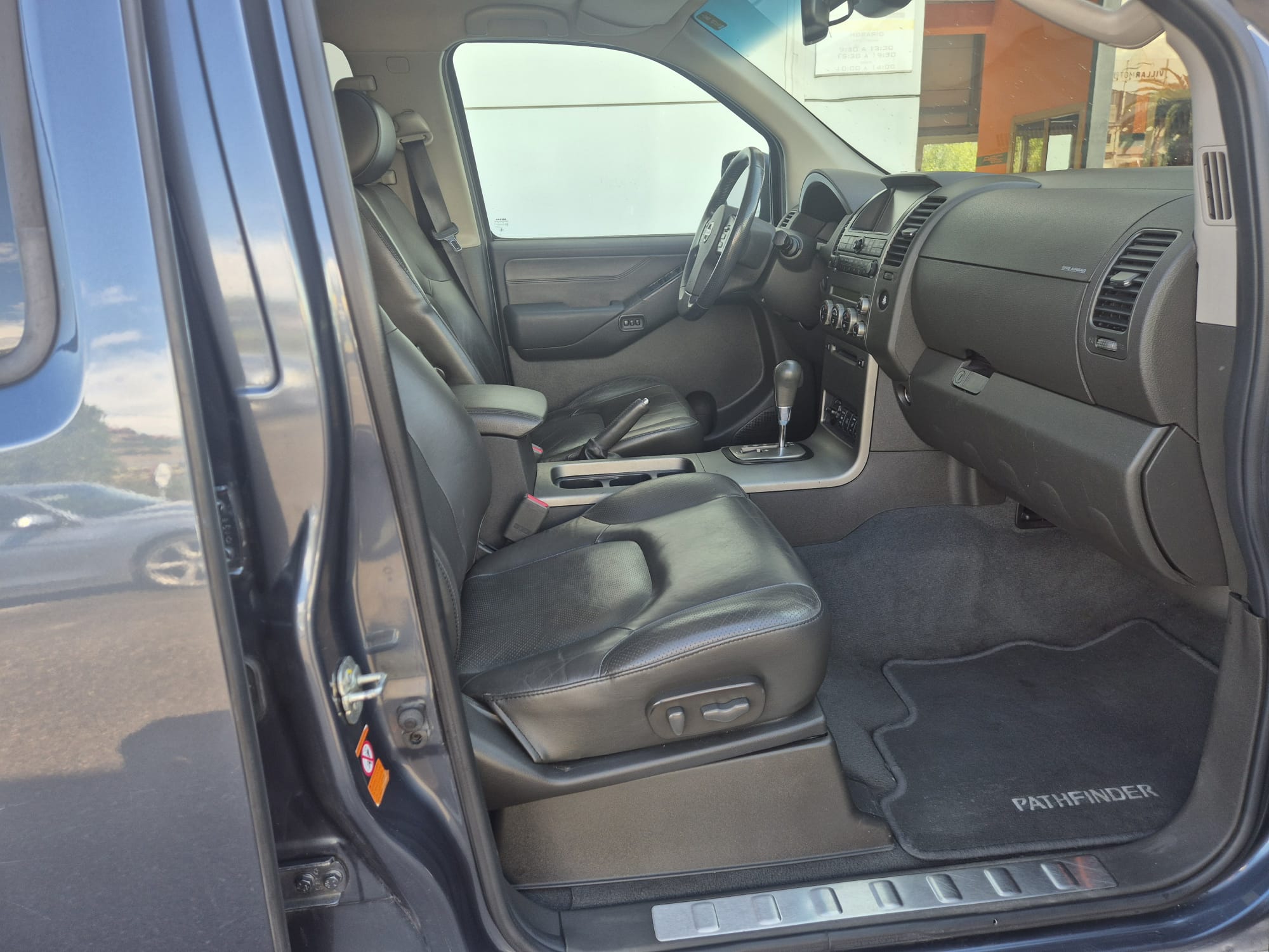 NISSAN Pathfinder 2.5 dCi 171CV SE Auto