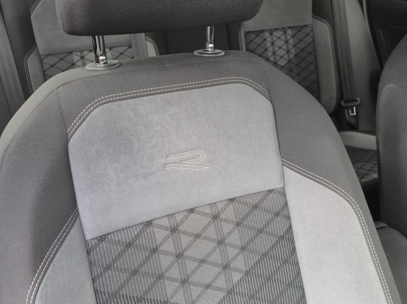 VOLKSWAGEN Taigo RLine 1.0 TSI DSG